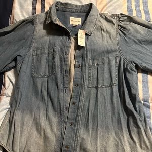 Brand new with tags American Eagle denim button up shirt